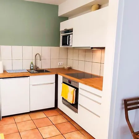 Apartment Elegant Close To Main Train Station
